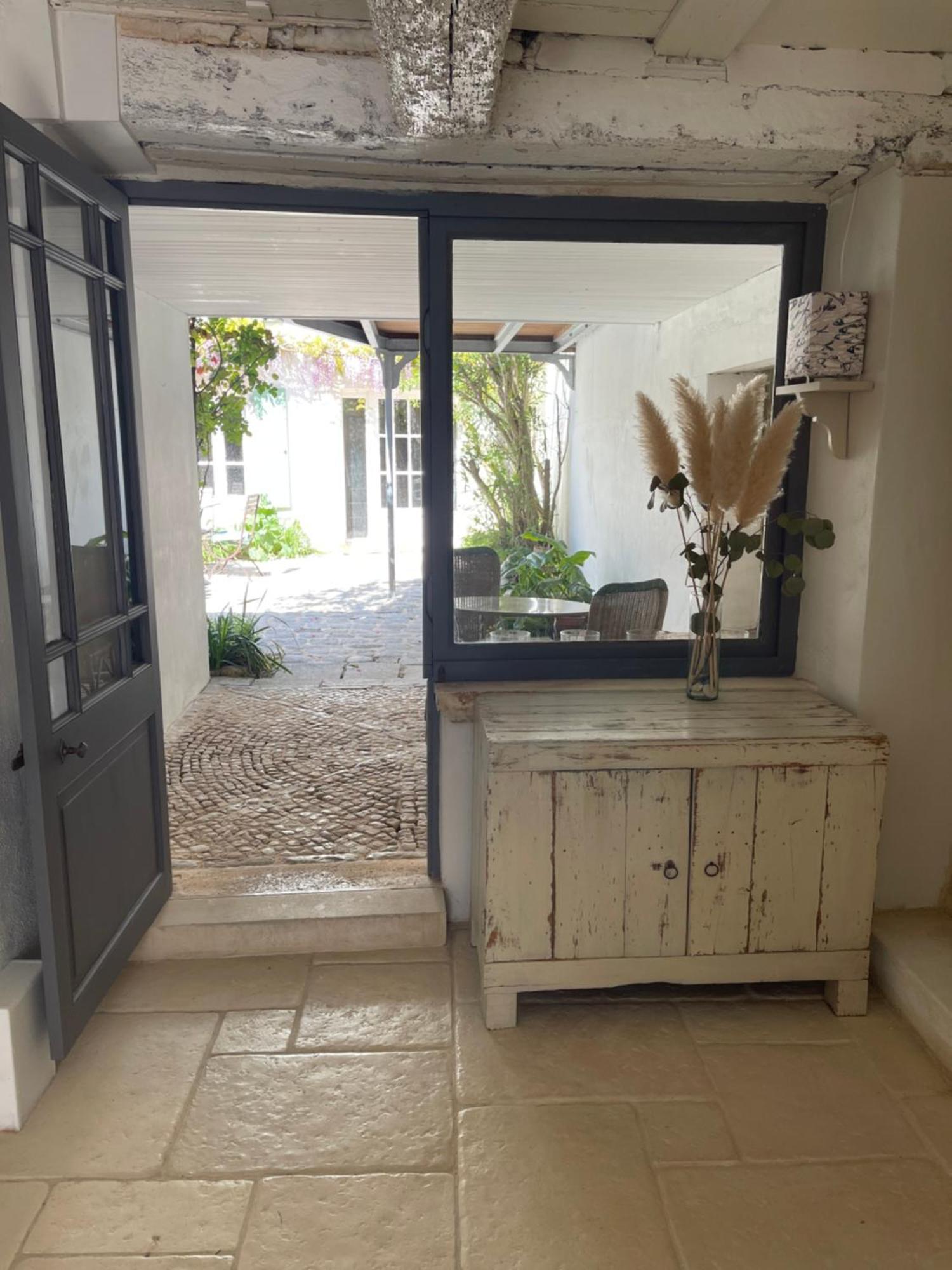 Apartment Fenetre Sur Cour La Flotte
